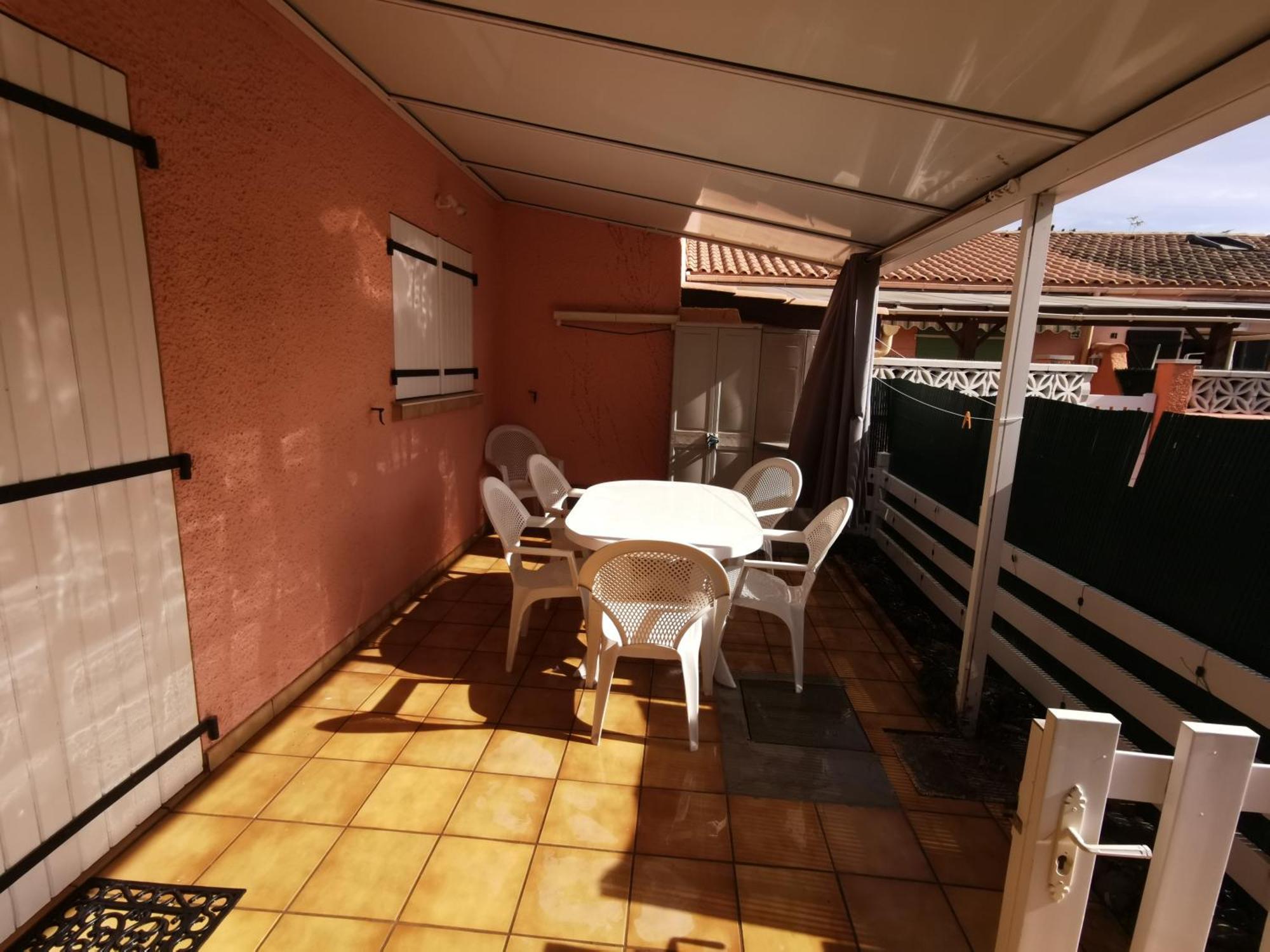 Holiday home Les Lavandines: Charming Beachside Vacation With Terrace