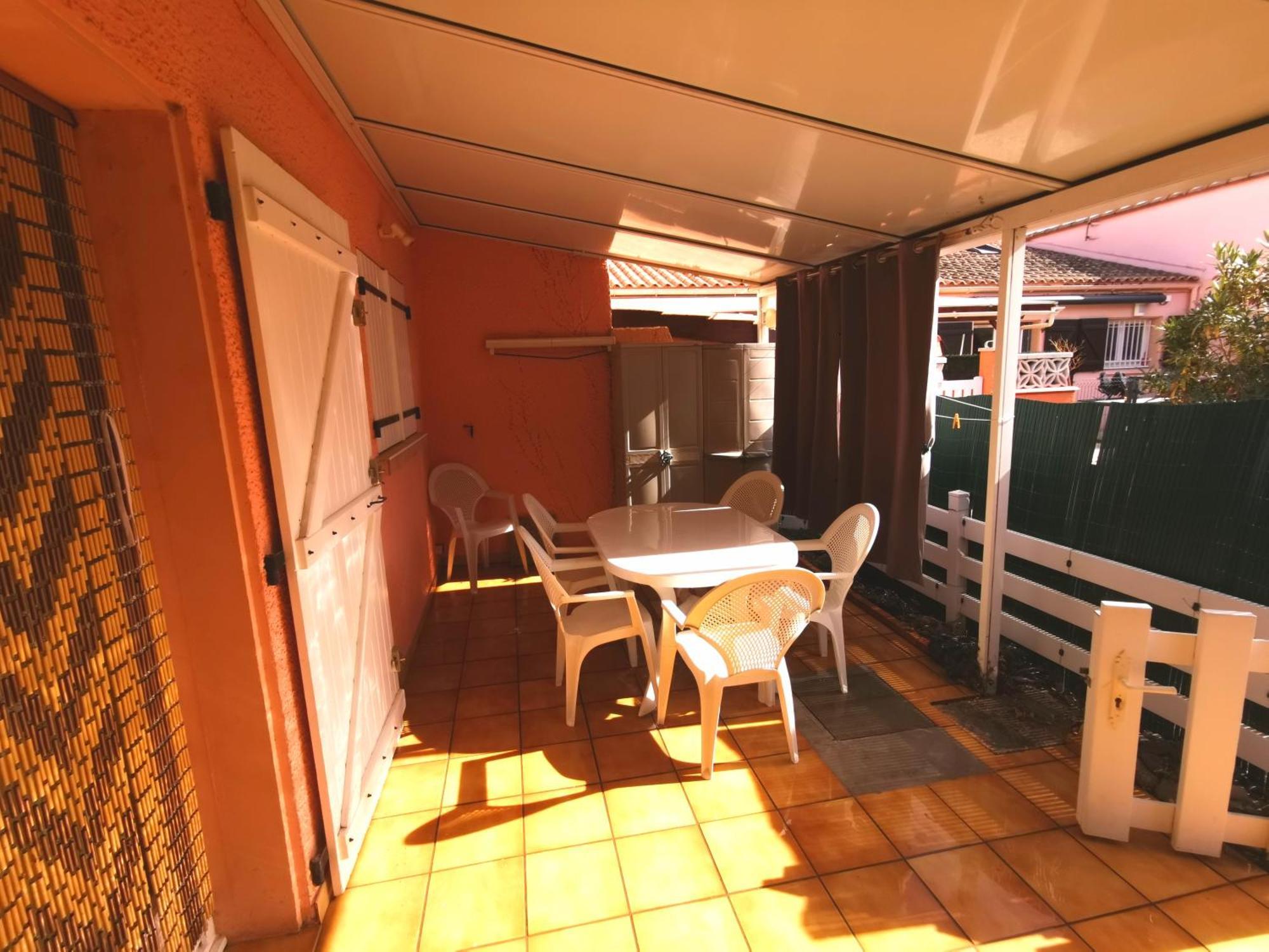 Les Lavandines: Charming Beachside Vacation With Terrace *